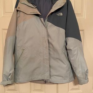 North face jacket with hood and liner that zips